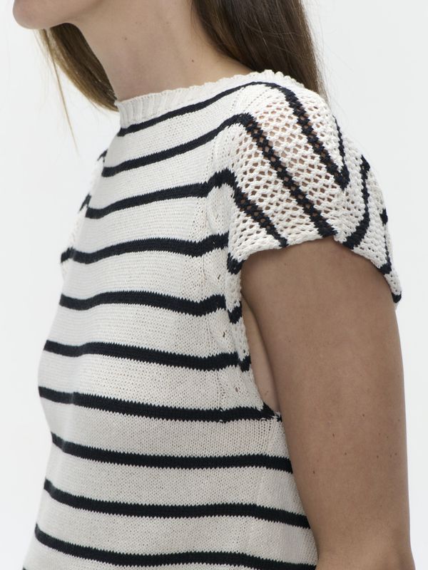 Top E26029, ecru/black