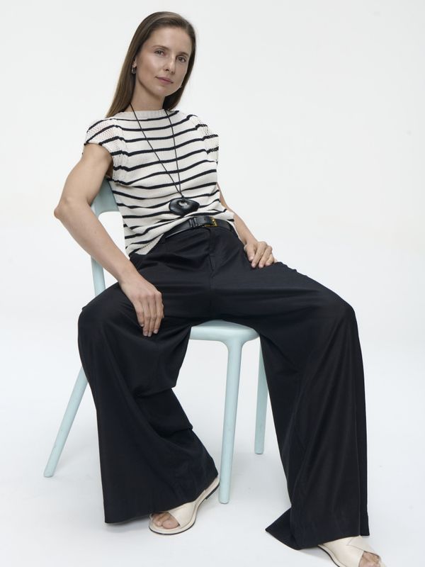 Top E26029, ecru/black