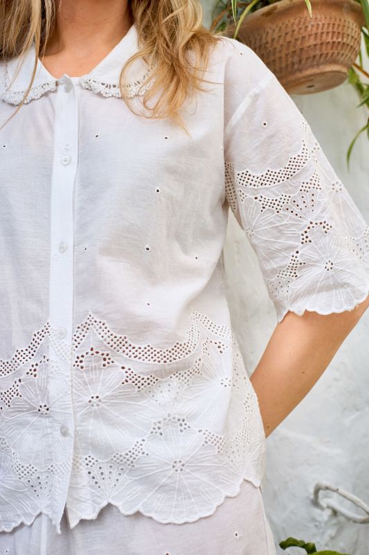 BCAGNETA Lace Blouse – Off White 